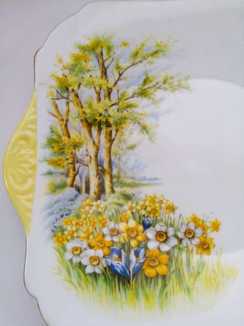 SHELLEY Daffodil Time Large Cake Plate ENGLAND