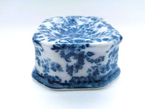 Wong Lee WL 1895 Blue and White soap dish craquelure wares