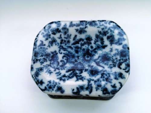 Wong Lee WL 1895 Blue and White soap dish craquelure wares