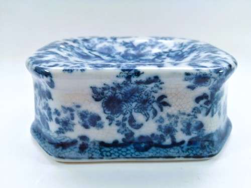 Wong Lee WL 1895 Blue and White soap dish craquelure wares