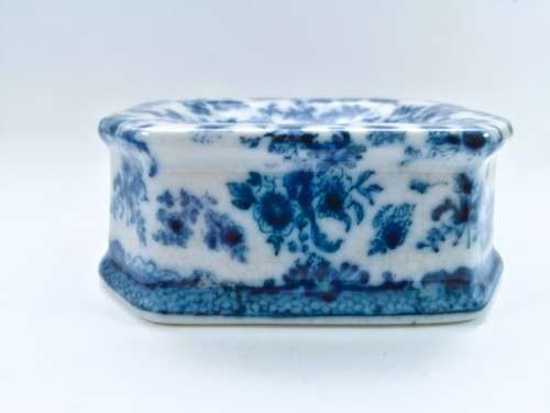 Wong Lee WL 1895 Blue and White soap dish craquelure wares