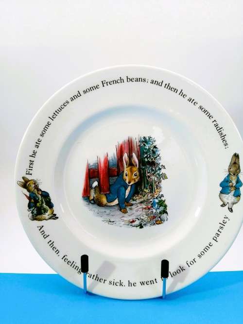 BEAUTIFUL WEDGWOOD OF ERTRURIA BEATRIX POTTER DESIGNS PETER RABBIT PLATE