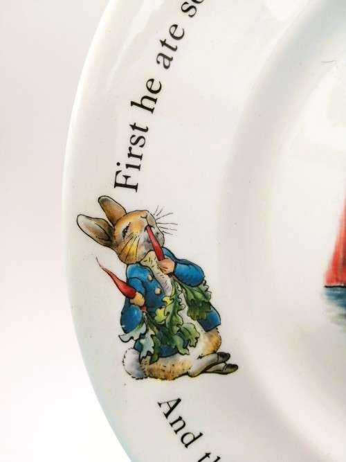 BEAUTIFUL WEDGWOOD OF ERTRURIA BEATRIX POTTER DESIGNS PETER RABBIT PLATE