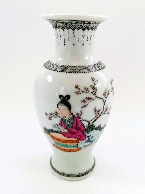 Large Porcelain Chinese Spice jar / vase