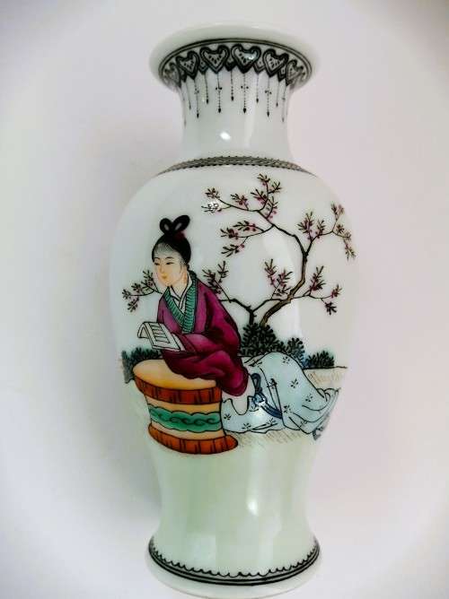 Large Porcelain Chinese Spice jar / vase