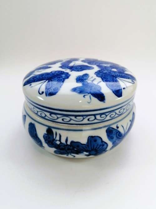 Genuine Ming blue and White Butterfly trinket box -Round