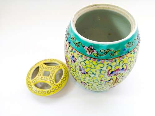 Yellow Chinese porcelain hand painted lidded pot