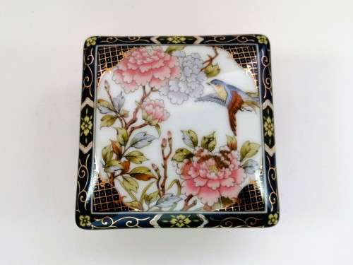 Beautiful round lidded trinket pot Navy and gold with birds