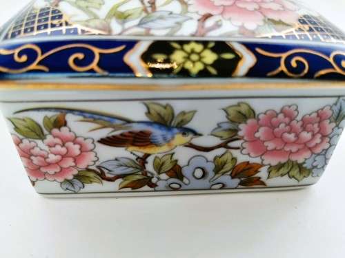 Beautiful round lidded trinket pot Navy and gold with birds