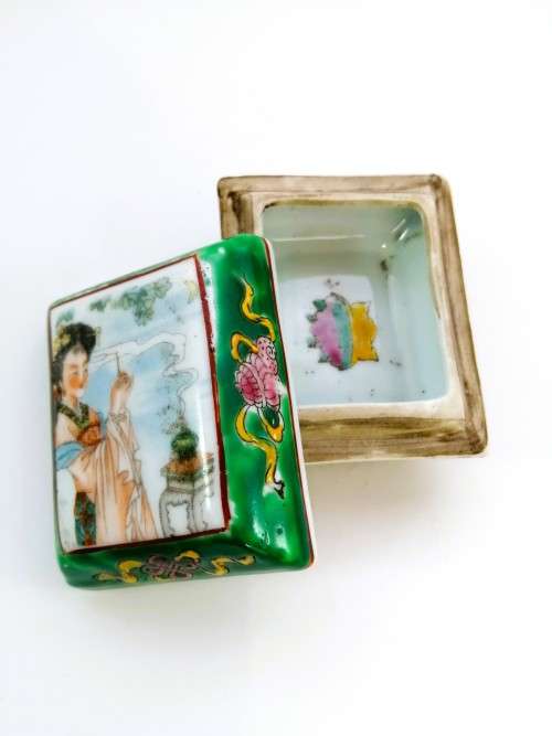 chinese lidded trinket pot with design inside