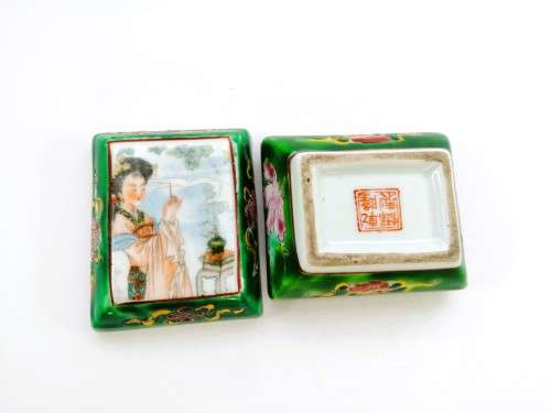 chinese lidded trinket pot with design inside