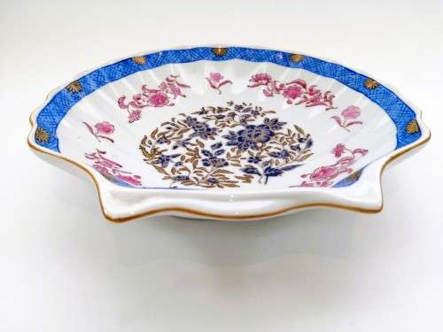Chinese Beautiful vintage large scalloped dish