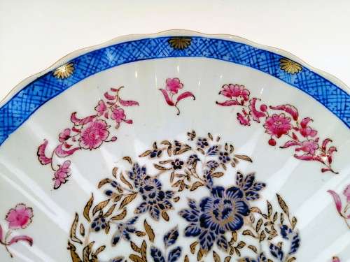 Chinese Beautiful vintage large scalloped dish