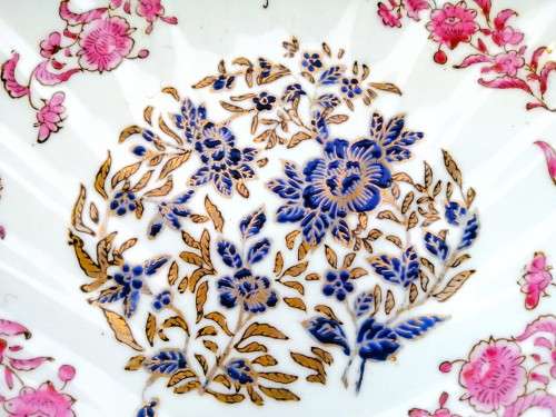 Chinese Beautiful vintage large scalloped dish