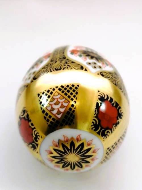 Royal Crown Derby Imari Large ornamental egg 1990, pattern 1128 `Old Imari Japan`.