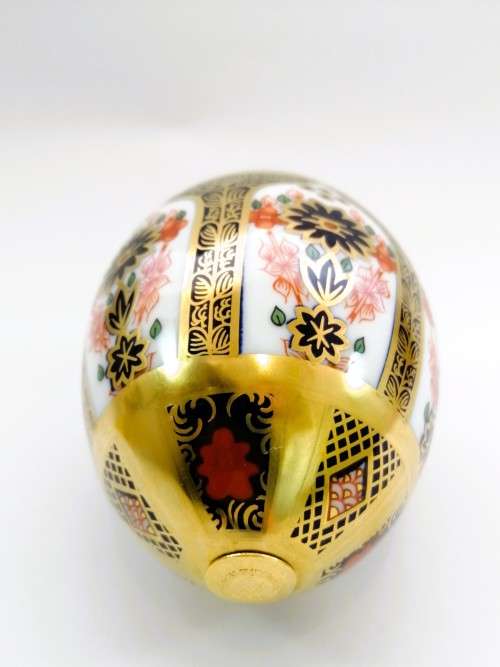 Royal Crown Derby Imari Large ornamental egg 1990, pattern 1128 `Old Imari Japan`.