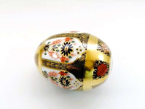 Royal Crown Derby Imari Large ornamental egg 1990, pattern 1128 `Old Imari Japan`.