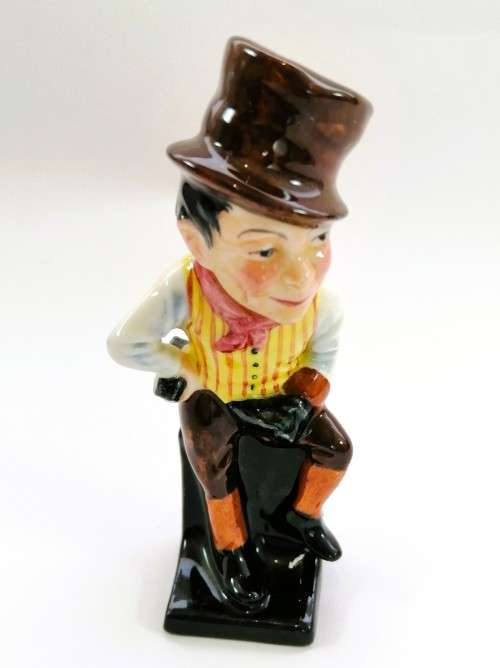 Royal Doulton CHARLES DICKENS Pickwick Papers Figurine SAM WELLER M 48
