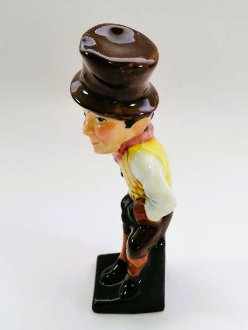 Royal Doulton CHARLES DICKENS Pickwick Papers Figurine SAM WELLER M 48