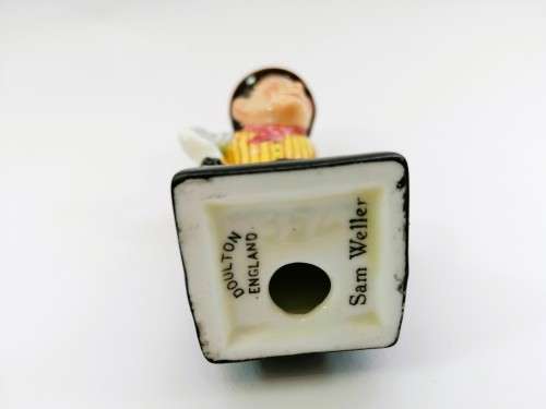 Royal Doulton CHARLES DICKENS Pickwick Papers Figurine SAM WELLER M 48