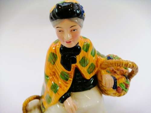 Royal Doulton Figurine Street Vendors The Old Lavender seller  hn4937