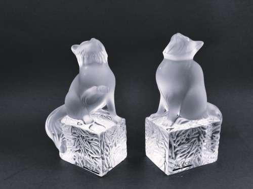 Pair of Lalique clear and frosted crystal Chat en Attente bookends designed by Marie-Claude Lalique