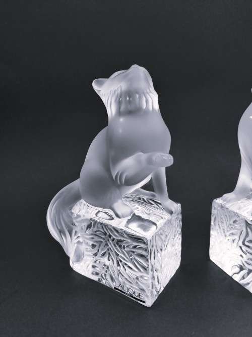 Pair of Lalique clear and frosted crystal Chat en Attente bookends designed by Marie-Claude Lalique