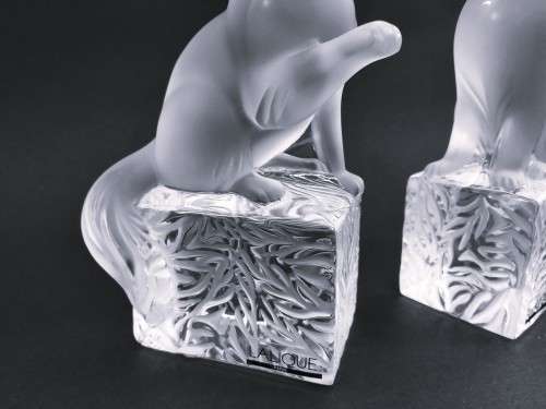 Pair of Lalique clear and frosted crystal Chat en Attente bookends designed by Marie-Claude Lalique