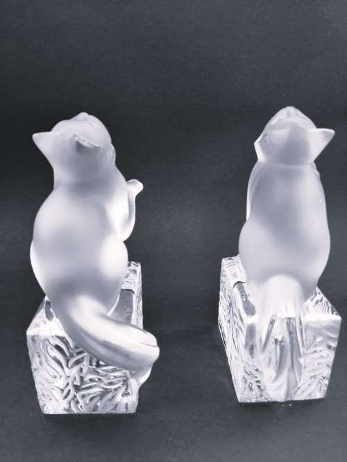 Pair of Lalique clear and frosted crystal Chat en Attente bookends designed by Marie-Claude Lalique