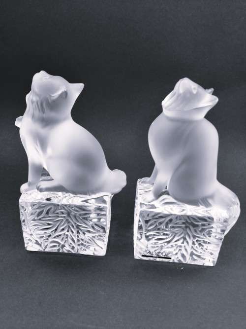 Pair of Lalique clear and frosted crystal Chat en Attente bookends designed by Marie-Claude Lalique