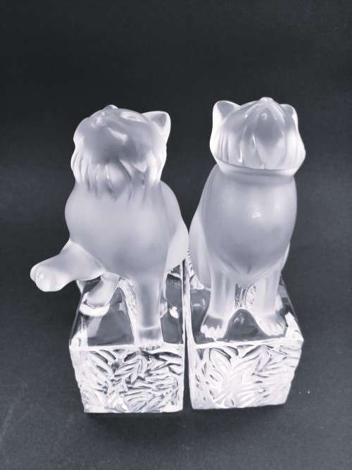 Pair of Lalique clear and frosted crystal Chat en Attente bookends designed by Marie-Claude Lalique