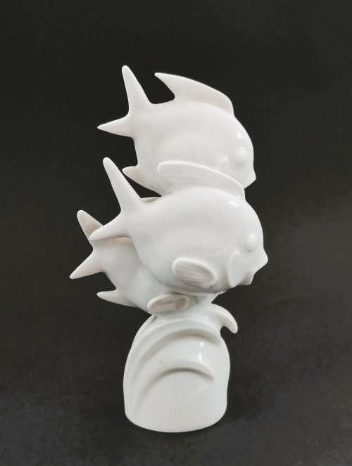 Meissen blanc-de-chine shoal of three fish figurine modelled by Willi Munche-Khe in 1936