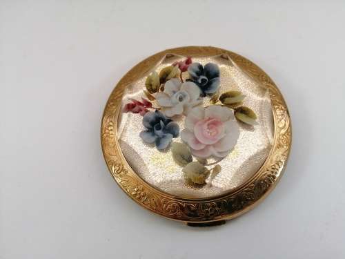 BEAUTIFUL VINTAGE 1950S ENGLISH MADE ROSE COMPACT MIRROR AND POWDER CASE