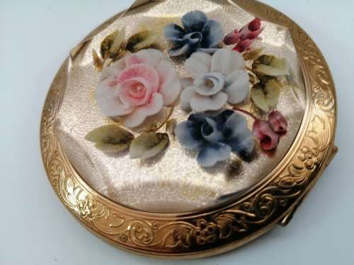 BEAUTIFUL VINTAGE 1950S ENGLISH MADE ROSE COMPACT MIRROR AND POWDER CASE