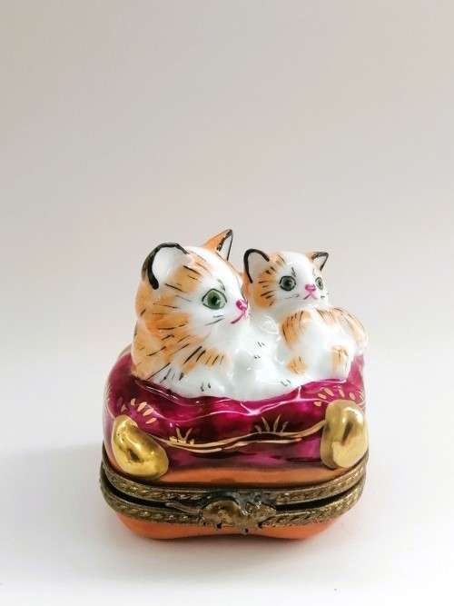 Limoges France Chamart Kittens on cushion Je Peint Main Marque