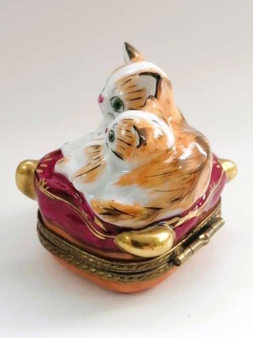 Limoges France Chamart Kittens on cushion Je Peint Main Marque