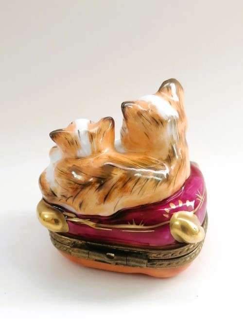 Limoges France Chamart Kittens on cushion Je Peint Main Marque