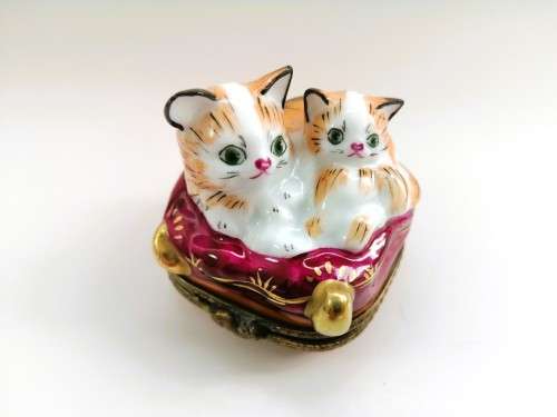 Limoges France Chamart Kittens on cushion Je Peint Main Marque