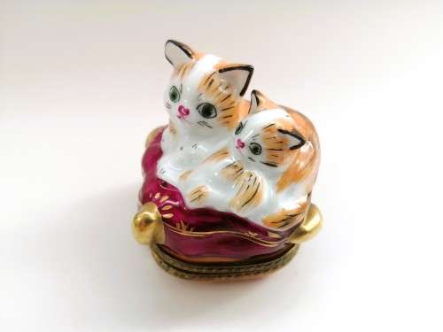 Limoges France Chamart Kittens on cushion Je Peint Main Marque