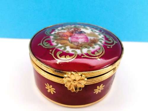 Limoges France La Reine Peint Main Marque Trinket box