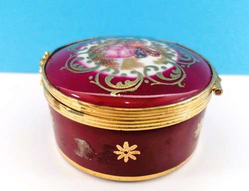 Limoges France La Reine Peint Main Marque Trinket box