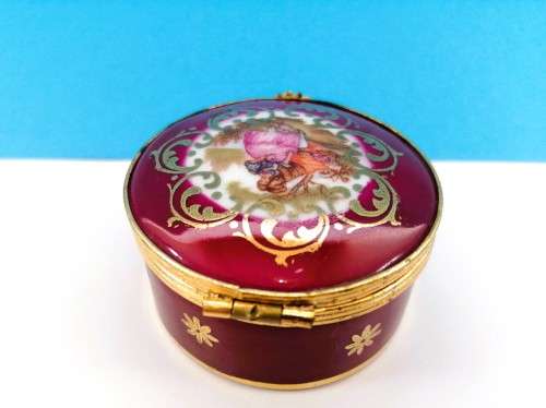 Limoges France La Reine Peint Main Marque Trinket box