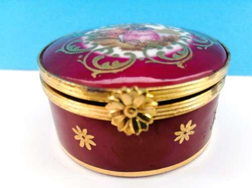 Limoges France La Reine Peint Main Marque Trinket box