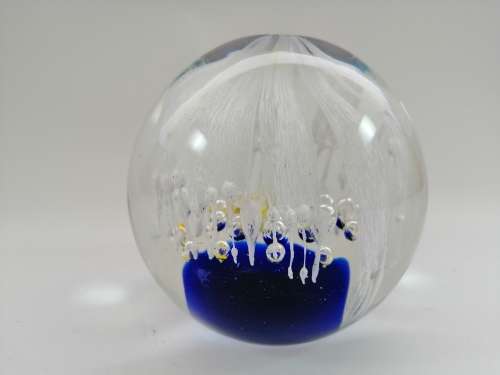 COBALT BLUE AND WHITE SPRAY FLOWER GLASS PAPERWEIGHT WITH CONTROLLED BUBBLE ART