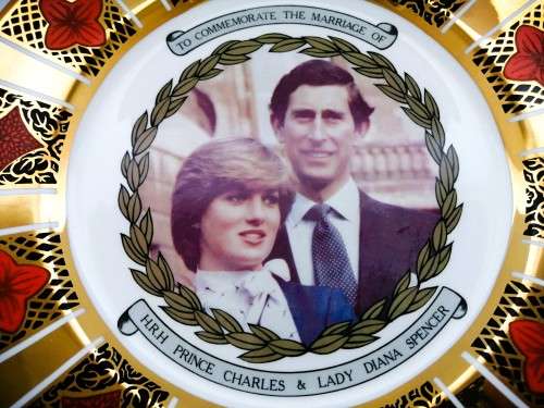 Imari Style Gold Red Decorative Burlondale Ltd Plate Bone China Princess Diana and Charles Wedding