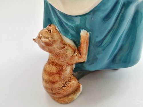 Royal Doulton Figurine The Favourite HN 2249 Lady Tabby Cat pouring Saucer Milk