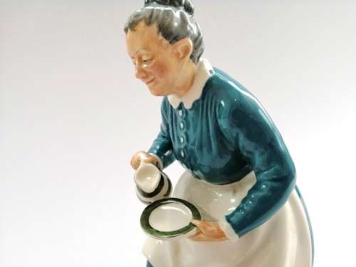 Royal Doulton Figurine The Favourite HN 2249 Lady Tabby Cat pouring Saucer Milk