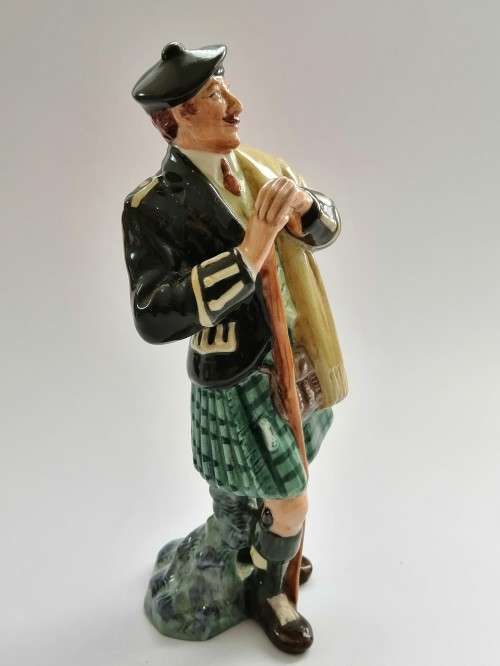 Royal Doulton `The Laird` Scotsman Porcelain Figurine Kilt 1967 HN2361
