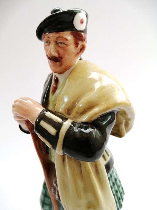 Royal Doulton `The Laird` Scotsman Porcelain Figurine Kilt 1967 HN2361