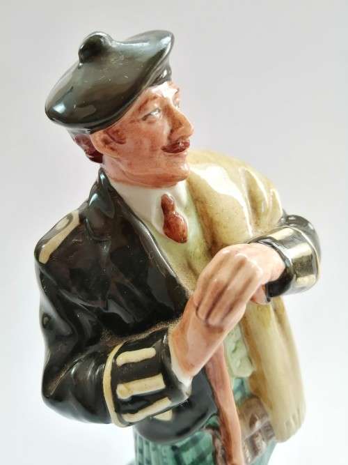Royal Doulton `The Laird` Scotsman Porcelain Figurine Kilt 1967 HN2361